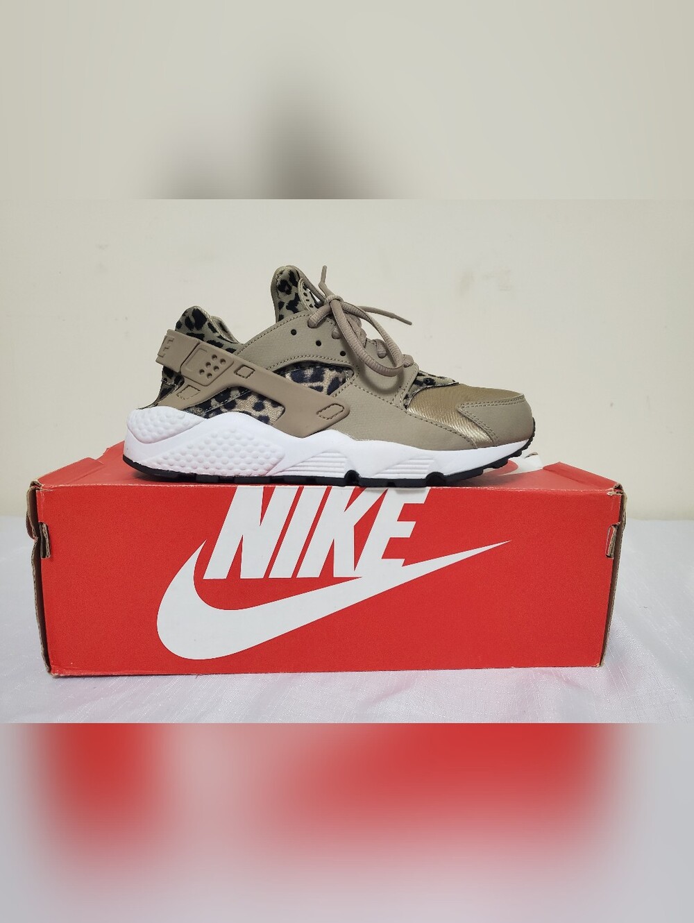 Nike Air Huarache Print Leopard Women's Size 7.5 - Picture 9 of 9